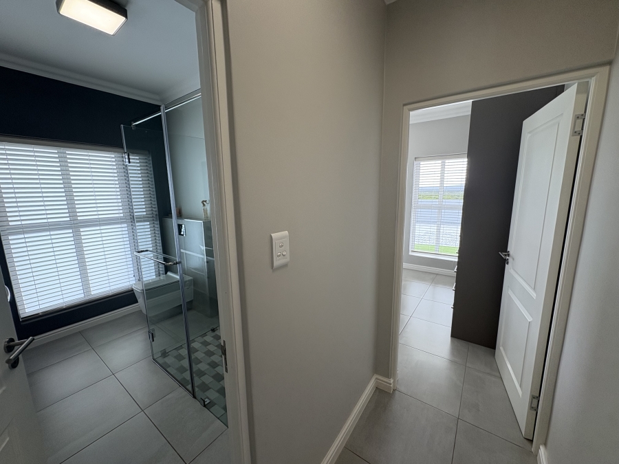 To Let 4 Bedroom Property for Rent in Yzerfontein Western Cape